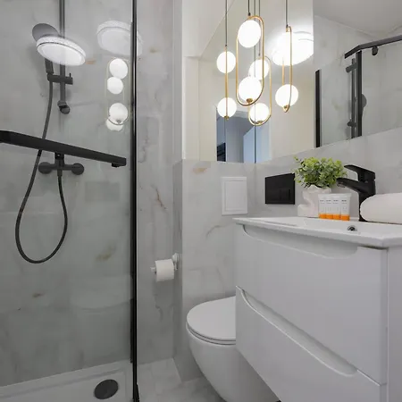 Unique For Remote Work In Center With View By Renters דירה ורשה