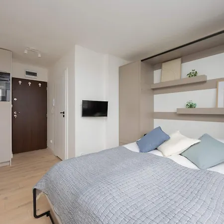 Unique For Remote Work In Center With View By Renters ורשה