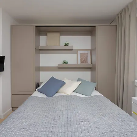 Unique For Remote Work In Center With View By Renters דירה *