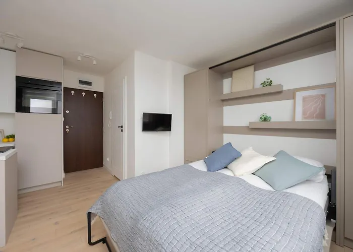 Unique For Remote Work In Center With View By Renters ורשה